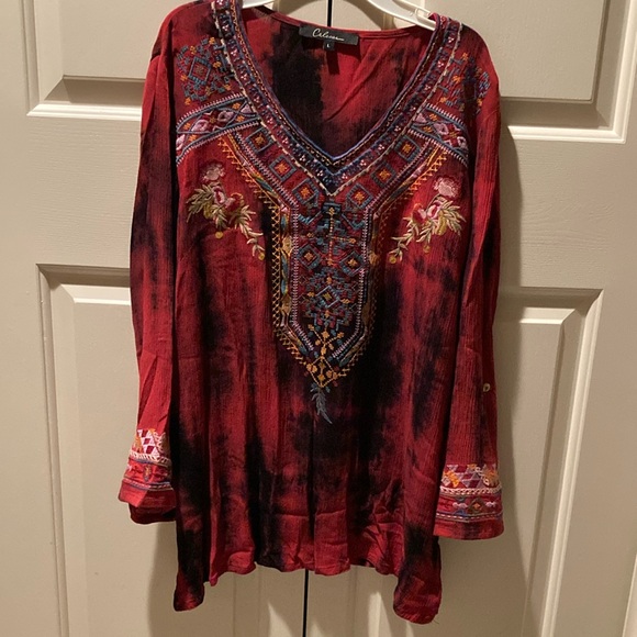 Calessa highly embroidered bodice and roll tan sleeves. Two side slits. - Picture 1 of 5